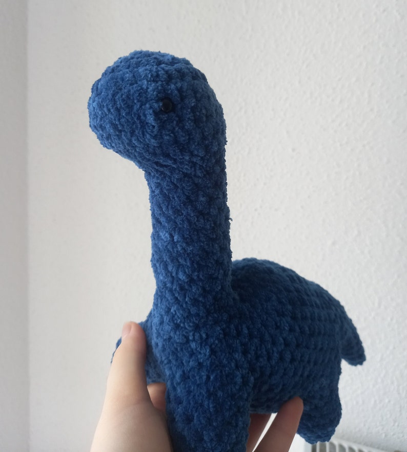 Dinosaure peluche en crochet Bleu