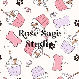 Könnte beinhalten: Ein nahtloses Muster mit rosa und lila Cupcakes mit weißem Frosting, einem knochenförmigen Ballon und Pfotenabdrücken. Der Text "Rose Sage Studio" befindet sich in der Mitte des Designs.