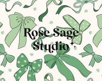 Può includere: Un motivo senza cuciture con vari fiocchi verde chiaro con diversi disegni, tra cui pois e strisce, sparsi su uno sfondo color crema. Piccoli trifogli verdi sono sparsi tra i fiocchi. Il testo "Rose Sage Studio" è visualizzato al centro.