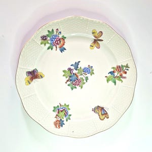 Herend Queen Victoria Porcelain Dinner Plate: 11.8&quot; Hand-Painted Serving Dish