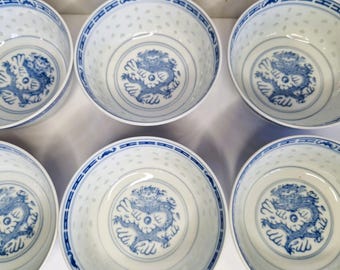 ヴィンテージ中国製米粒磁器ボウル：龍のモチーフ、青と白の陶器6個