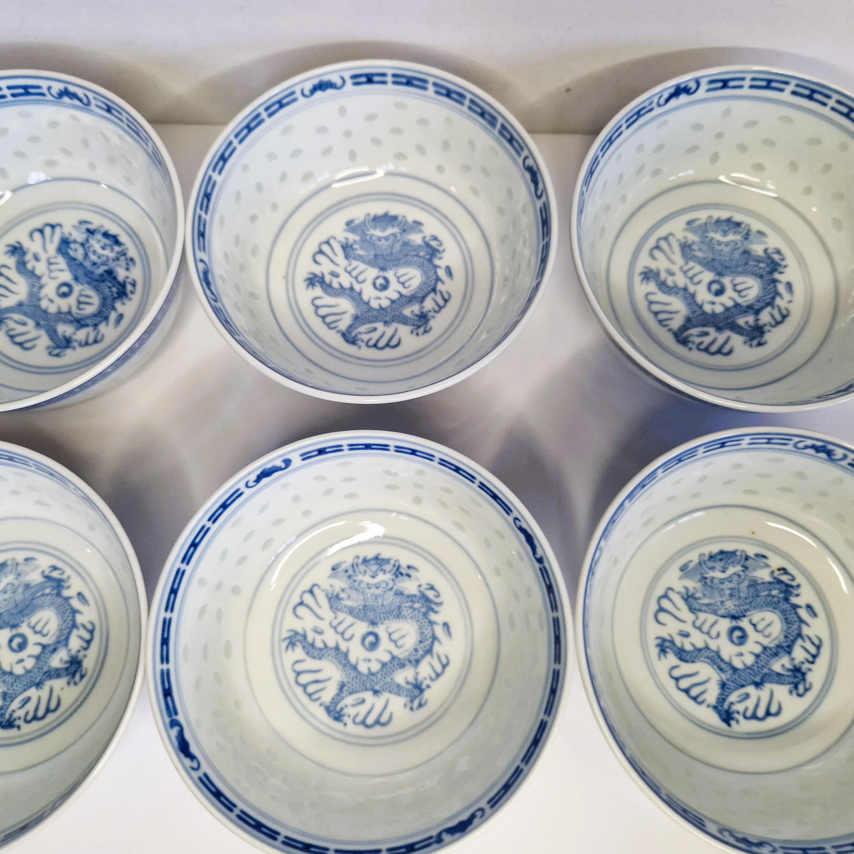 ヴィンテージ中国製米粒磁器ボウル：龍のモチーフ、青と白の陶器6個