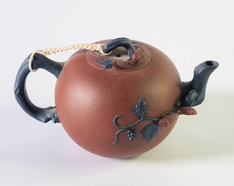 Antique Chinese teapot, Yixing Teapot, Teaware, Clay pot, 180 ml, h-3.5" x 4.7" Qing ceramic teapot, Handmade teapot, Mark:  陳菊華 Chen Juhua