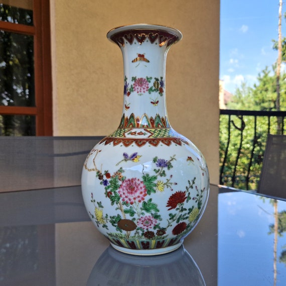 Famille Rose Porcelain Flower Vase - Floral Design Famille Rose Porcelain Flower Vase - Floral Design