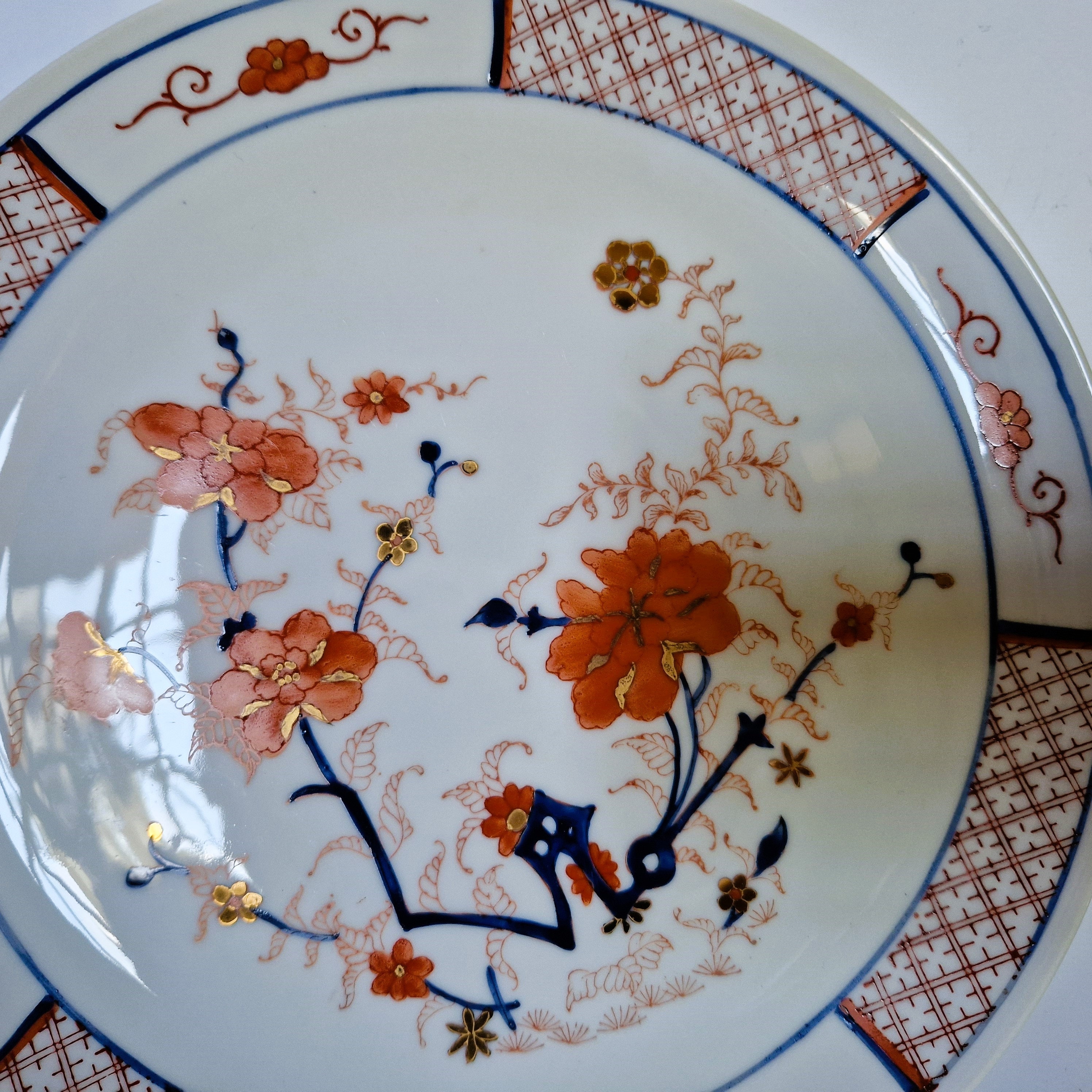 手描き伊万里焼中国磁器皿：赤、コバルト、金の花模様 4枚セット