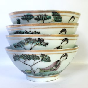 Chinesische Porzellanschalen Set von 4, Republik-Periode bezugszeichen 彩ihr Famille rose Porzellan Dame in Gartenszene, Schale für Sojasoße Kalligraphie gemarkt