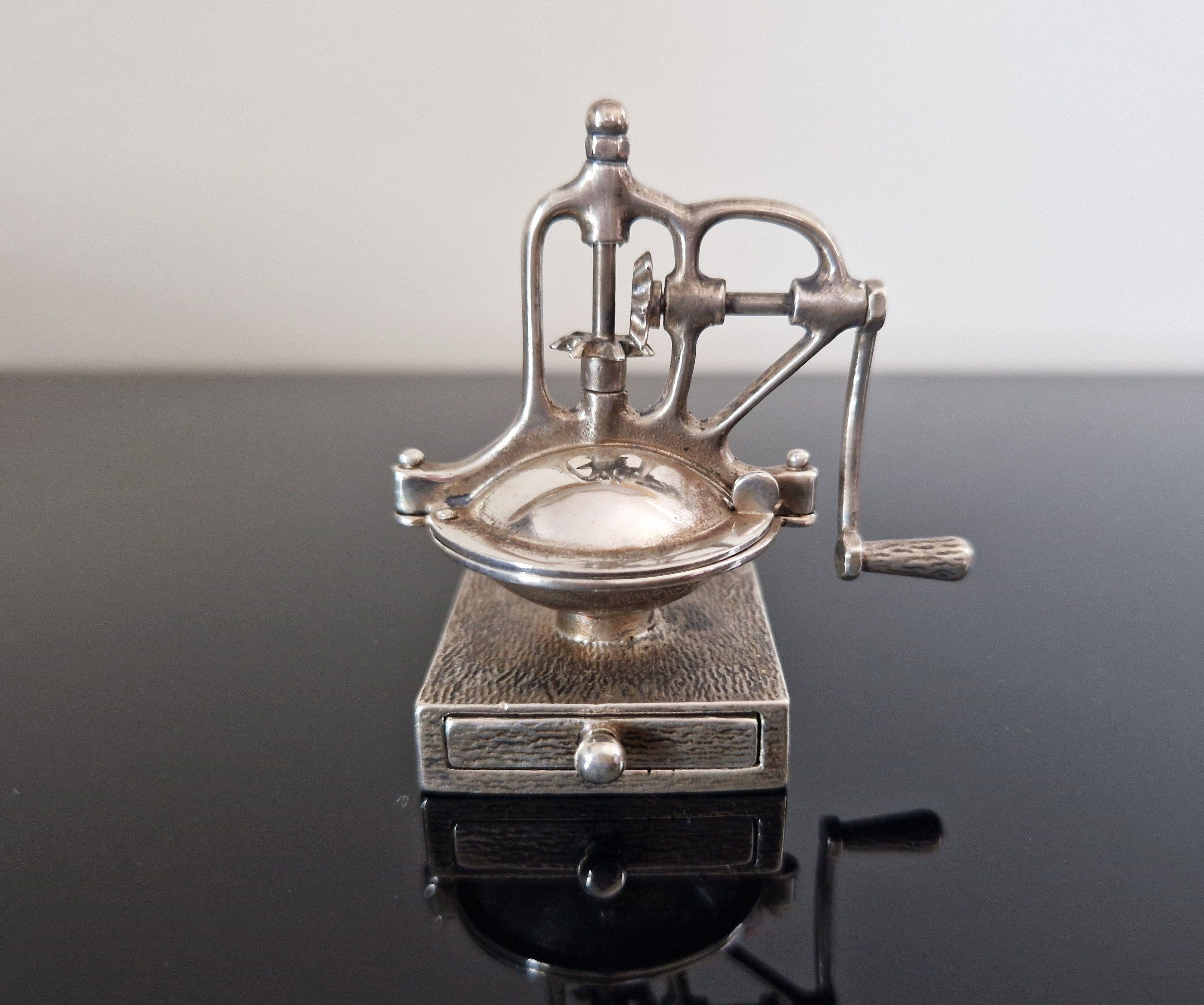 UNOAERRE Vintage miniature pepper mill marks 1 AR 800 argento 800 Made in Italy 1960s Mid century Italian design, silver 800 model of a mill