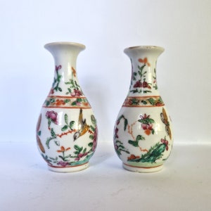 Para chińskich wazonów porcelanowych, dynastia Qing, porcelana kantońska, Chiny, kantoński, medalion Famille Rose, miniaturowy wazon porcelanowy, malowany ręcznie