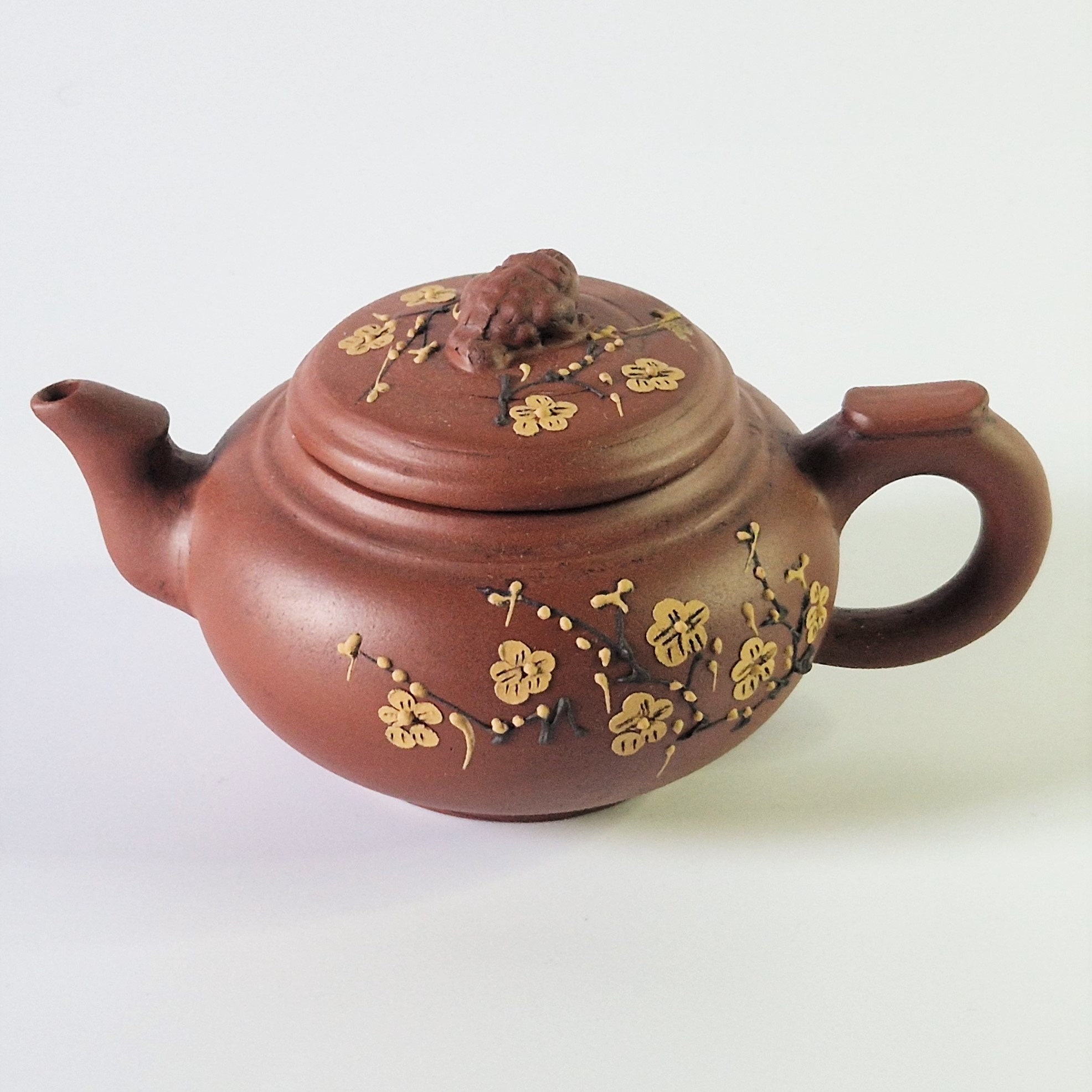宜興土急須：中国アンティーク茶器、梅と蛙のデザインティーポット