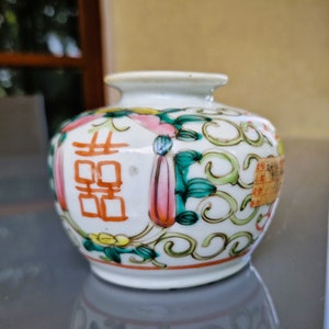 Qing Dynasty Famille Rose Jar: Chinese Antique Porcelain Vase