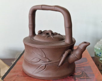 Large Chinese Clay Teapot – Vintage Oriental Tea Decor, Yixing Pot Statement Kitchen Piece, Handmade Pottery 1000ml Zisha