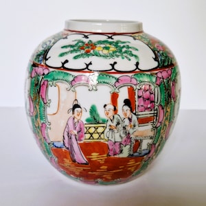 Wazon porcelanowy ROSE MEDALLION, chiński porcelanowy słoik Canton, ręcznie malowany zabytkowy różowy i zielony wazon dekorowany różami rodzinnymi Chinoiserie