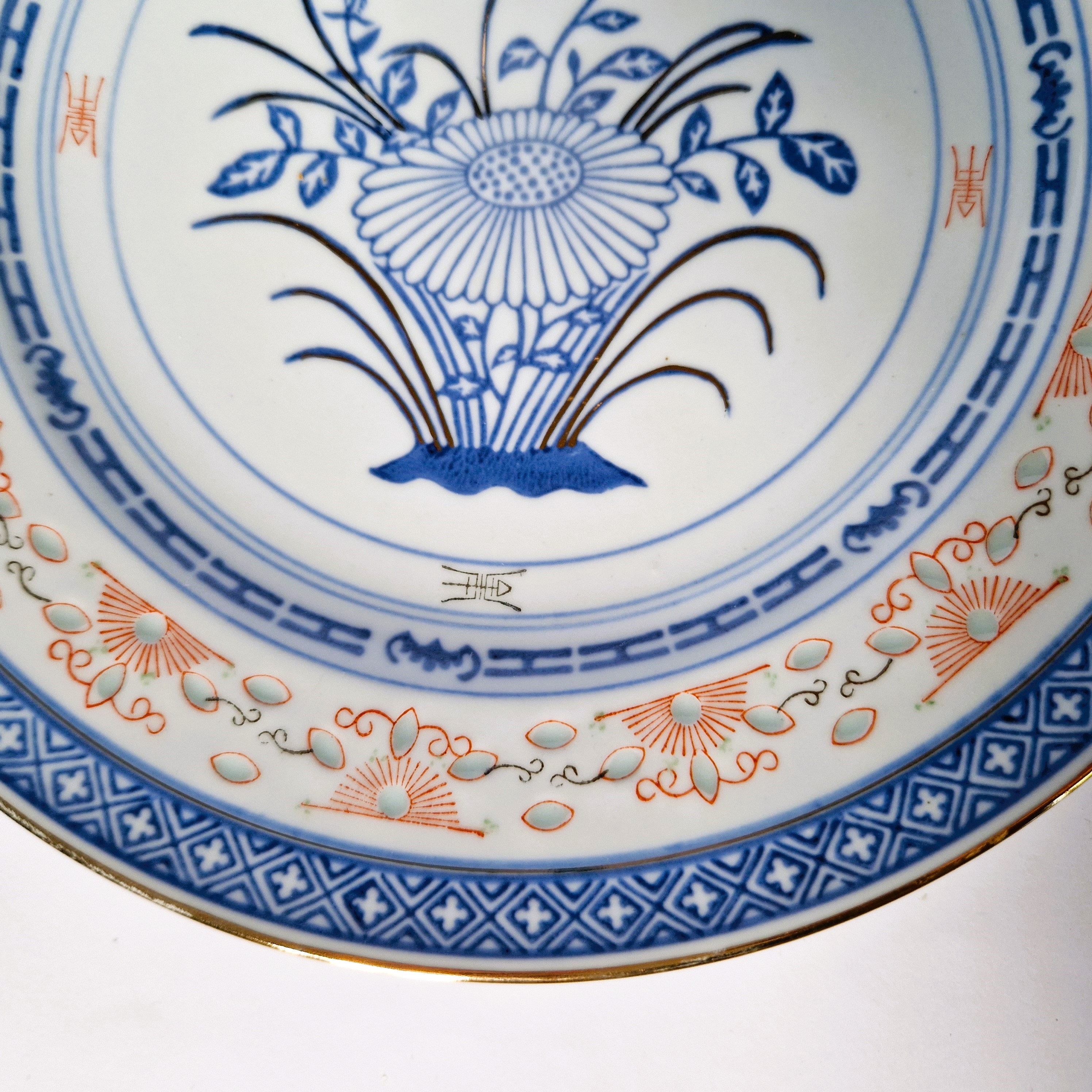 ヴィンテージ中国製米粒磁器皿：牡丹の花柄シノワズリー、金縁中国