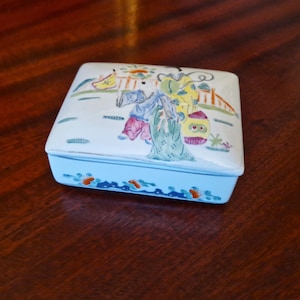 Chinese Porcelain Box FAMILLY ROSE — Chinoiserie Vintage Porcelain Chinese Decor — Jewelry conteiner — Chinese Hand Painted Antique Ring Box