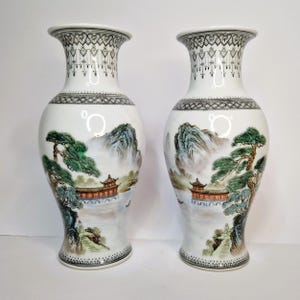 Pair of Chinese Porcelain Vases, Landscape painting, Vintage Asian Porcelain Vase, 8&quot;/ 20,5 cm, Chinoiserie Decor, 20th Century Oriental