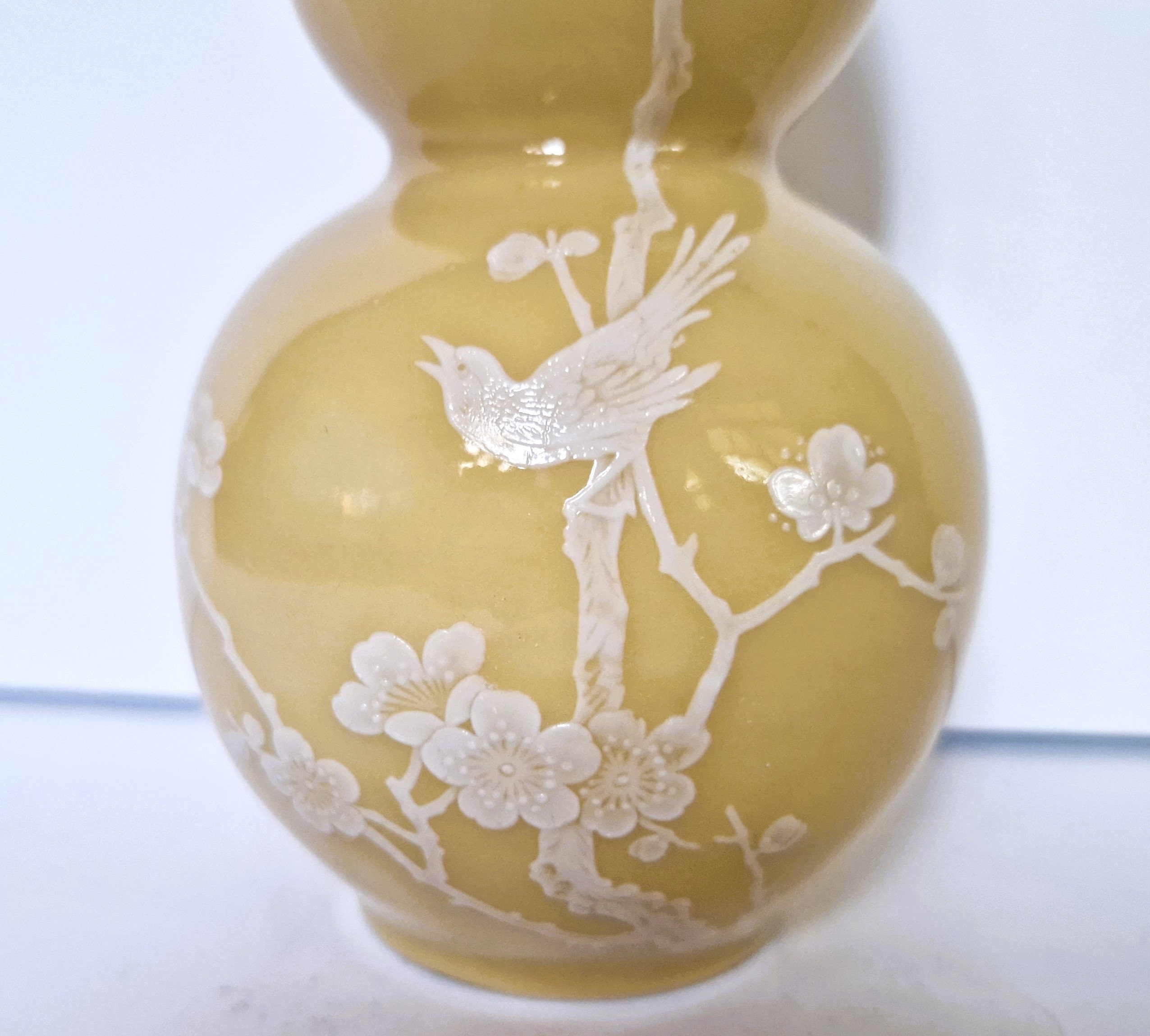 ヴィンテージ景徳鎮の二重瓢箪花瓶：黄釉磁器、鳥と梅 - Etsy 日本