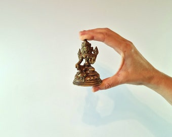 Alte Bronze-Figur der Grünen Tara, Antike tibetische Skulptur, buddhistische Kunst, chinesische Bronze, Himalaya-buddhistische Kunst h7.5cm meditierender Buddha ?