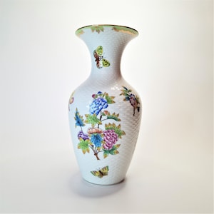 Herend Queen Victoria Porcelain Vase, Hungarian Hand Painted Vase, Unique Wedding Gift, Table Centerpiece, Porcelain Dinnerware Gifts
