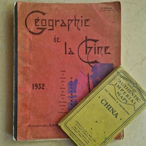 Lot de 2 livres - 1. Authentic Imperial Maps for Tourists and Travellers : Chine 2. « Geographie de la Chine Rene Jouon », 1932