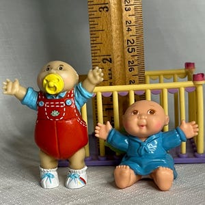 Vintage 1984 Cabbage Patch PVC Mini Figure and Crib, 1998 Mattel ...