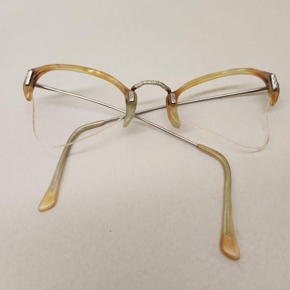 Mid-century Grooved Nylon 