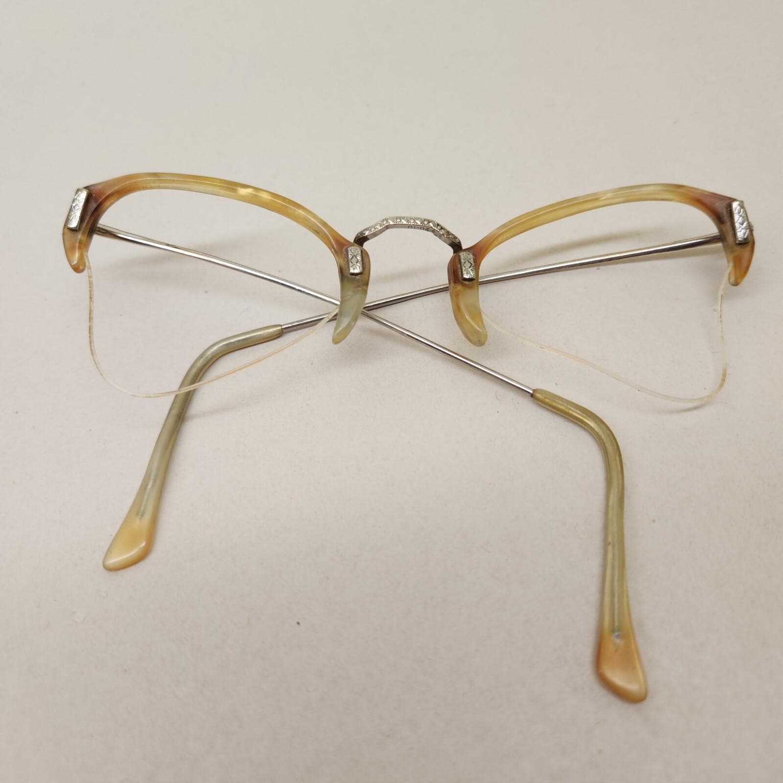 Mid-century Grooved Nylon 