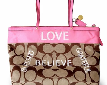 Torba Upstyled Coach 11691 w kolorze różowym, z grafiką, malowana ręcznie