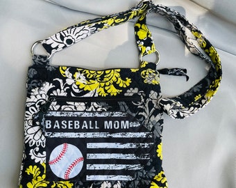 Torba na ramię Vera Bradley Baseball Mom, wykonana z recyklingowanej bawełny