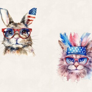 K&ouml;nnte beinhalten: Ein Aquarellbild von einem Kaninchen und einer Katze, die rote Brillen und patriotische Accessoires tragen. Das Kaninchen hat eine amerikanische Flagge am Ohr und die Katze einen Stirnb&auml;ndchen mit Sternen und Streifen und Federn.