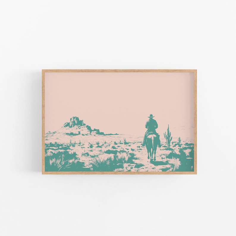 Op de afbeelding: Een turquoise silhouet van een cowboy die op een paard door een woestijnlandschap met een roze lucht rijdt. De cowboy draagt een hoed en het paard galoppeert. Er zijn cactussen en bergen op de achtergrond.