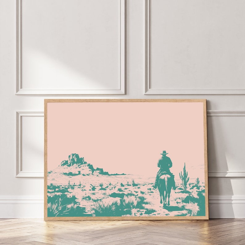 Op de afbeelding: Een turquoise silhouet van een cowboy die op een paard door een woestijnlandschap rijdt, met een roze achtergrond.