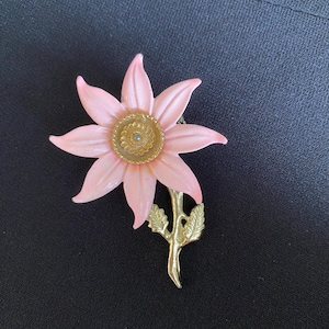 Vintage Anstecknadel, emaillierte Brosche Blume gold rosa, Boho Chic, 5,5 cm, Anstecknadel
