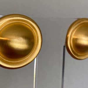 Vintage dramatic statement earrings polished satin gold tone high end fashion designer look elegant style clip on corporate office wear