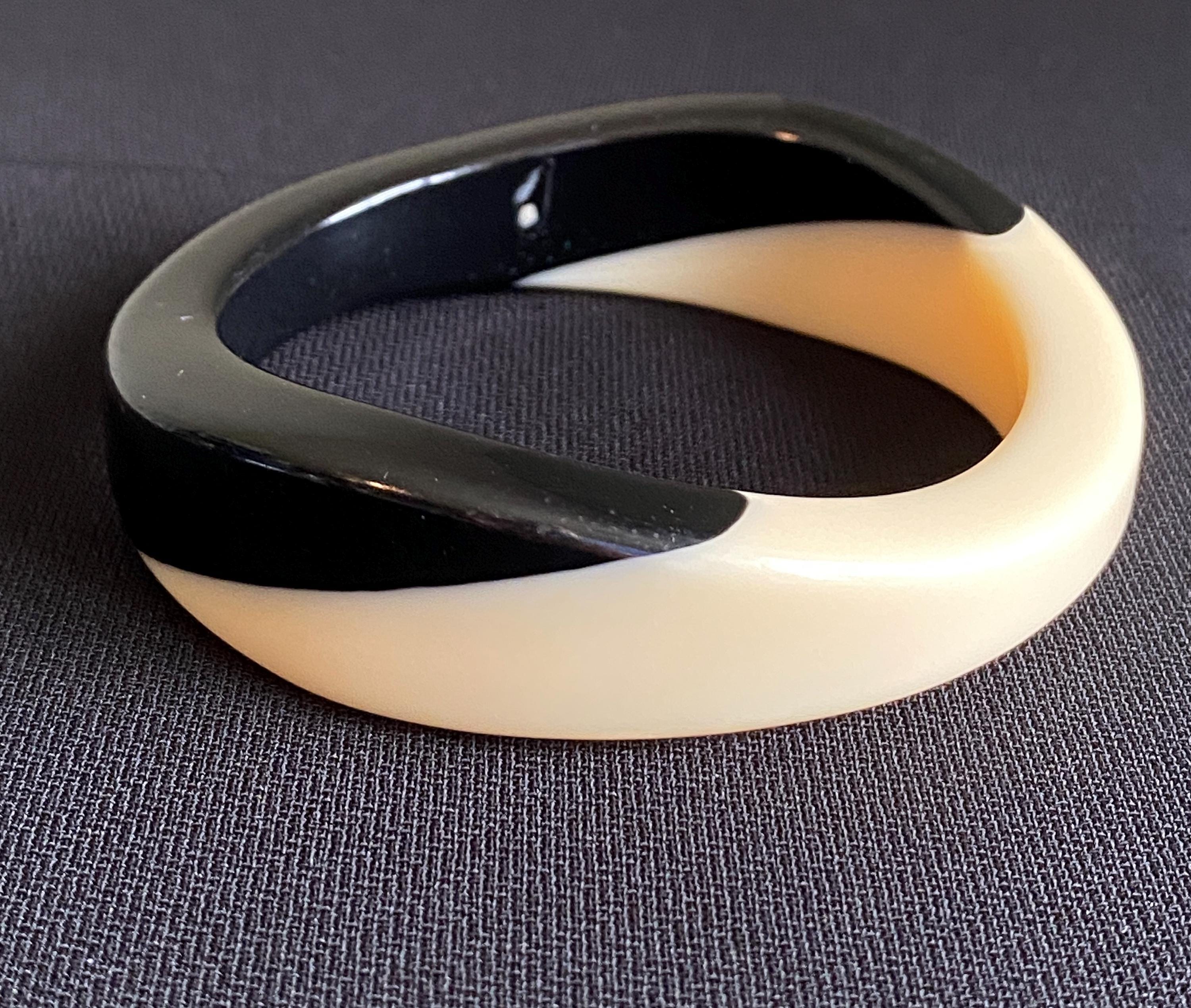 Pair of Vintage Plastic Bangles Black and Blue - Etsy