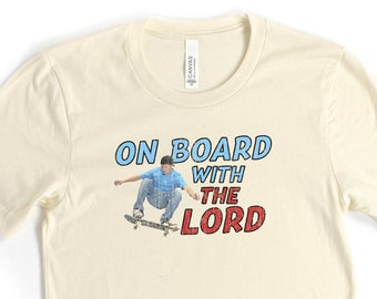 On Board With The Lord Funny Skater Shirt, Bella Canvas Funny T-shirt Tshirt Tee T Tees Meme Unisex Uomo Donna Donna Adulto Skateboard Ironico