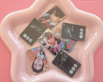 4cm BT Face with Autograph Acrylic Pendants