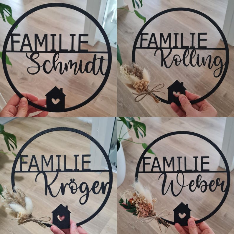 K&ouml;nnte beinhalten: Ein rundes schwarzes Wandschild mit dem Wort FAMILIE in Blockbuchstaben &uuml;ber einem personalisierten Nachnamen in Schreibschrift. Unten befindet sich eine Haus-Silhouette mit einem Herz-Ausschnitt. Einige Varianten haben ein Trockenblumenbouquet.