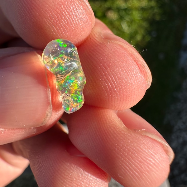 Mexican Jelly Opal, Free Form Natural Shape Gem, 2 Carats. Play of Colour. Collectors Stone, ideal for Jewellery Making. Water Opal.
