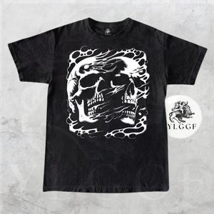 Skull Flame Graphic T-Shirt Black Grunge Horror Tee for Men Women Edgy Fire Skull Shirt Goth Streetwear Halloween Gift