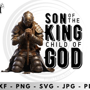Op de afbeelding: Een digitale illustratie van een knielende ridder in harnas met een zwaard. De tekst "Son of the King Child of God" is in zwart met een witte omtrek.
