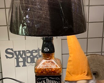 Jack Daniels Whisky Tischlampe Flasche  Geschenk Upcycling Flaschenlampe Bottle Lampe Geschenkidee Unikat