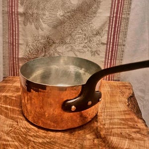 Vintage French Copper Saucepan 22cm-8.75 inch diameter with Tin Lining, hammered finish, and 3mm thick sidewalls 7 lb 5 oz-3.328