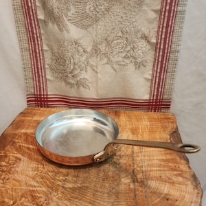 Sartén de cobre vintage de 20 cm (8 pulgadas) de diámetro con revestimiento de estaño fresco de 2 mm de grosor en el borde; sartén para saltear de cobre Reppel estampada de 2 libras 3 onzas.
