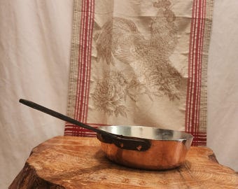 Cacerola antigua de cobre de 22 cm (8,675 pulgadas) de diámetro con mango de hierro forjado; sartén antigua de chef con paredes de 2,4 mm de grosor, 1,2 kg (2 libras 10 onzas).