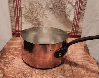 Cacerola antigua francesa de cobre de 21 cm (8,25 pulgadas) de diámetro con mango de hierro forjado y bordes biselados. Revestimiento de estaño fresco. 1,92 kg (4 lb 4 oz). 4 cuartos de galón.