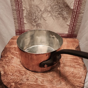 22cm-8.675 inch diameter Antique French Copper Saucepan with Hammered Finish and Wrought Iron Handle Fresh Tin 2mm at rim 5.5 pounds 4.5qt