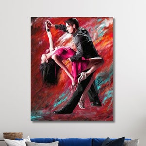Puede incluir: Una pintura de una pareja bailando tango. La mujer lleva un vestido rosa y el hombre un traje negro. El fondo es un diseño abstracto rojo y azul.