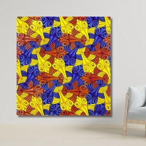 Può includere: Stampa d'arte astratta con un motivo ripetitivo di pesci stilizzati in tonalità di blu, giallo, arancio e rosso.