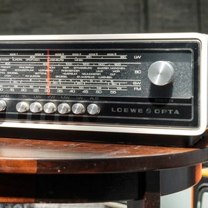 Vintage design radio Loewe Opta R 10