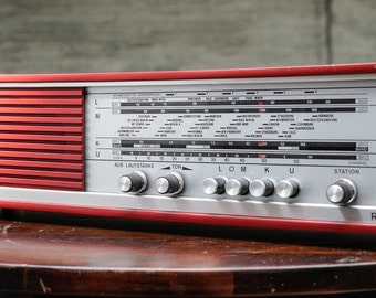 Vintage design radio Loewe Opta R 121